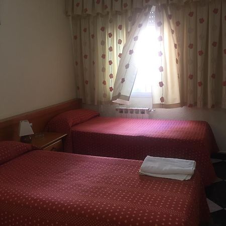 Hostal Jacinto Алькала-де-Энарес Экстерьер фото