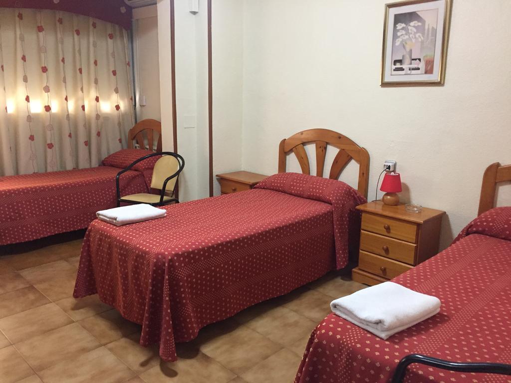 Hostal Jacinto Алькала-де-Энарес Экстерьер фото