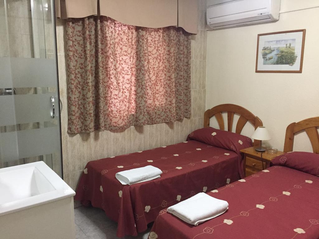 Hostal Jacinto Алькала-де-Энарес Экстерьер фото