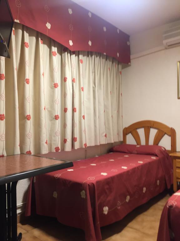 Hostal Jacinto Алькала-де-Энарес Экстерьер фото