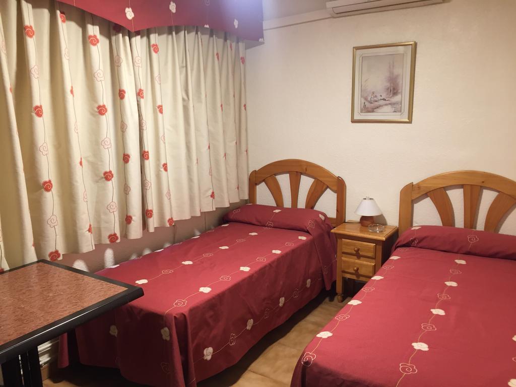 Hostal Jacinto Алькала-де-Энарес Экстерьер фото