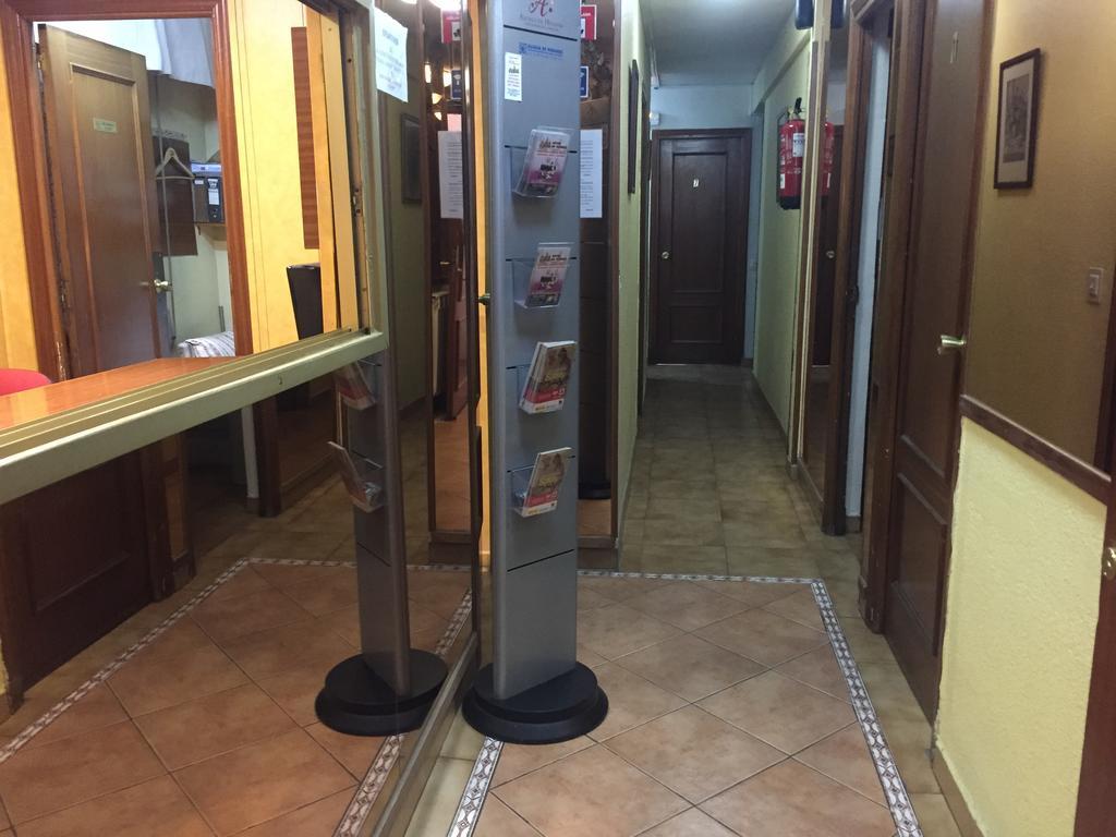 Hostal Jacinto Алькала-де-Энарес Экстерьер фото