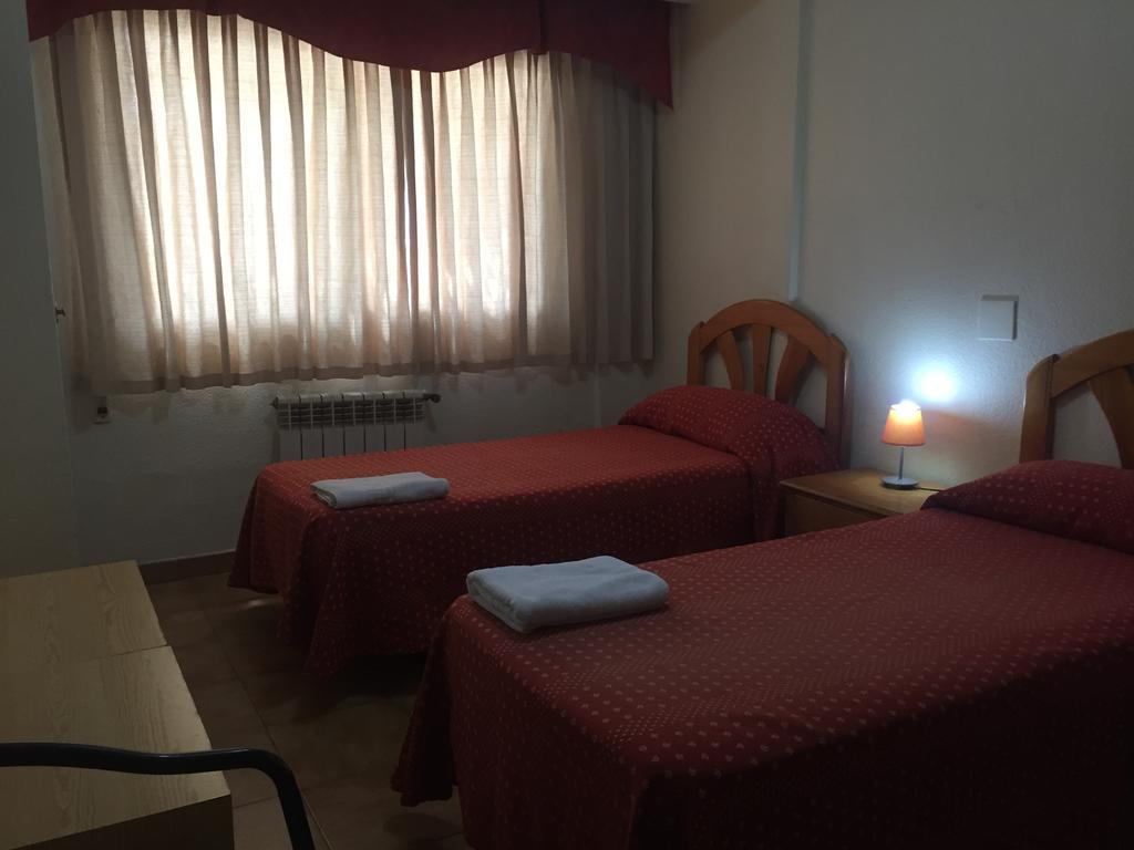 Hostal Jacinto Алькала-де-Энарес Экстерьер фото