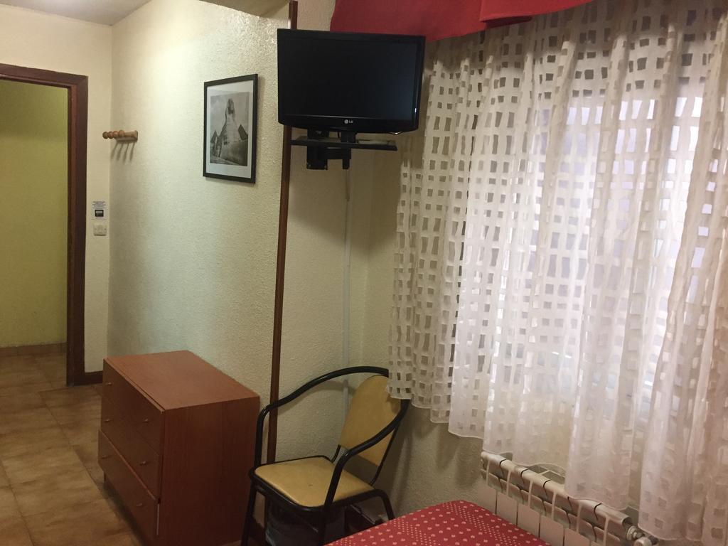 Hostal Jacinto Алькала-де-Энарес Экстерьер фото