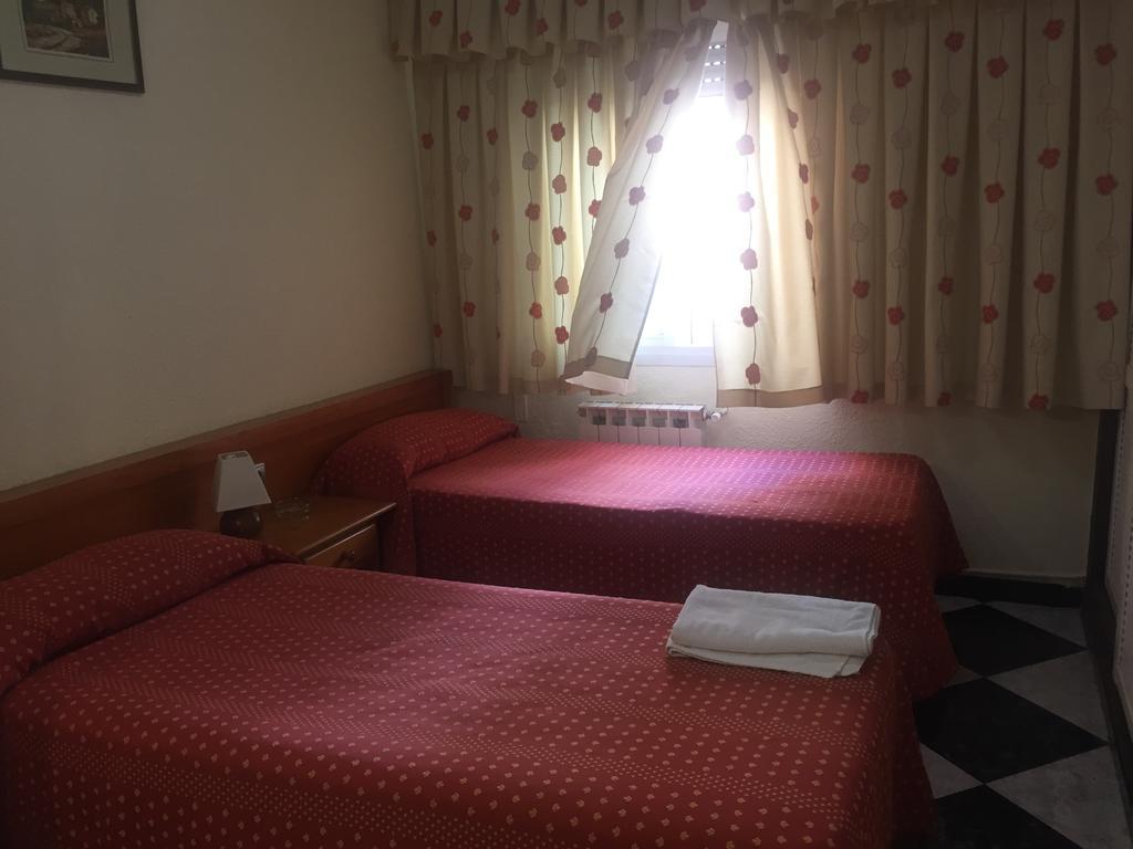 Hostal Jacinto Алькала-де-Энарес Экстерьер фото