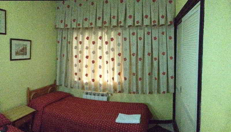 Hostal Jacinto Алькала-де-Энарес Экстерьер фото