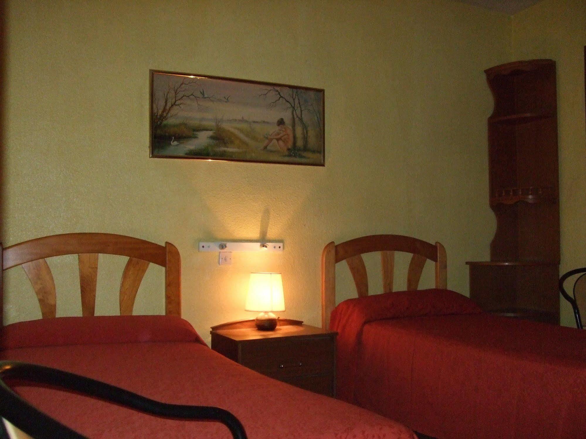 Hostal Jacinto Алькала-де-Энарес Экстерьер фото