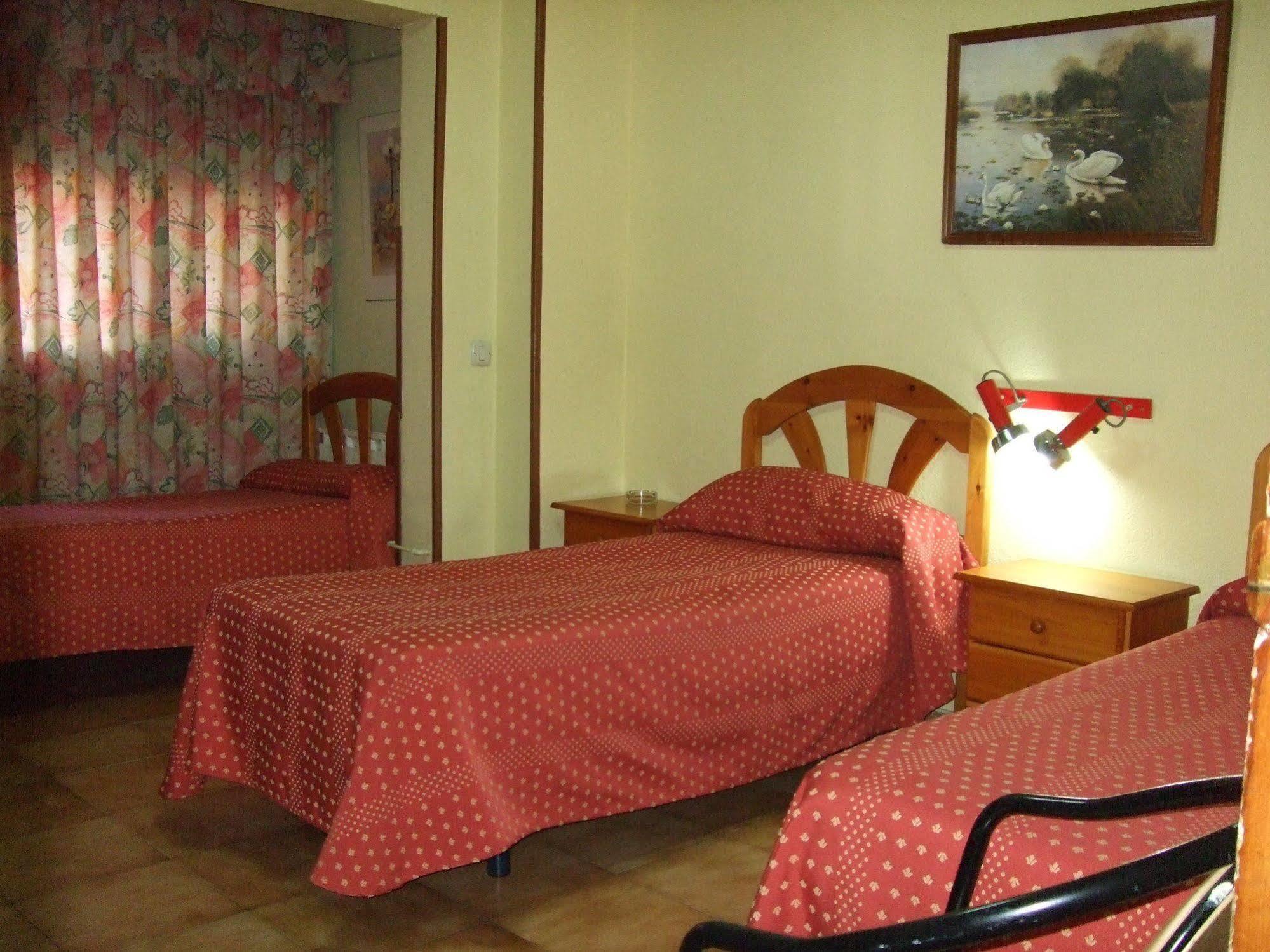 Hostal Jacinto Алькала-де-Энарес Экстерьер фото