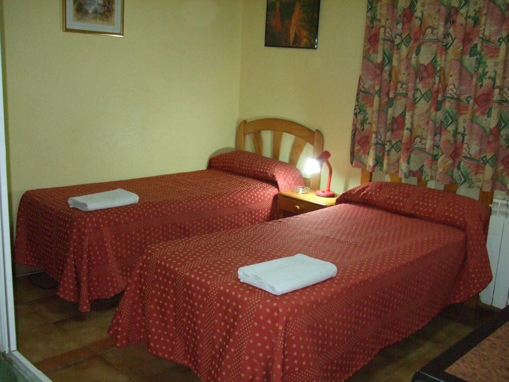 Hostal Jacinto Алькала-де-Энарес Экстерьер фото